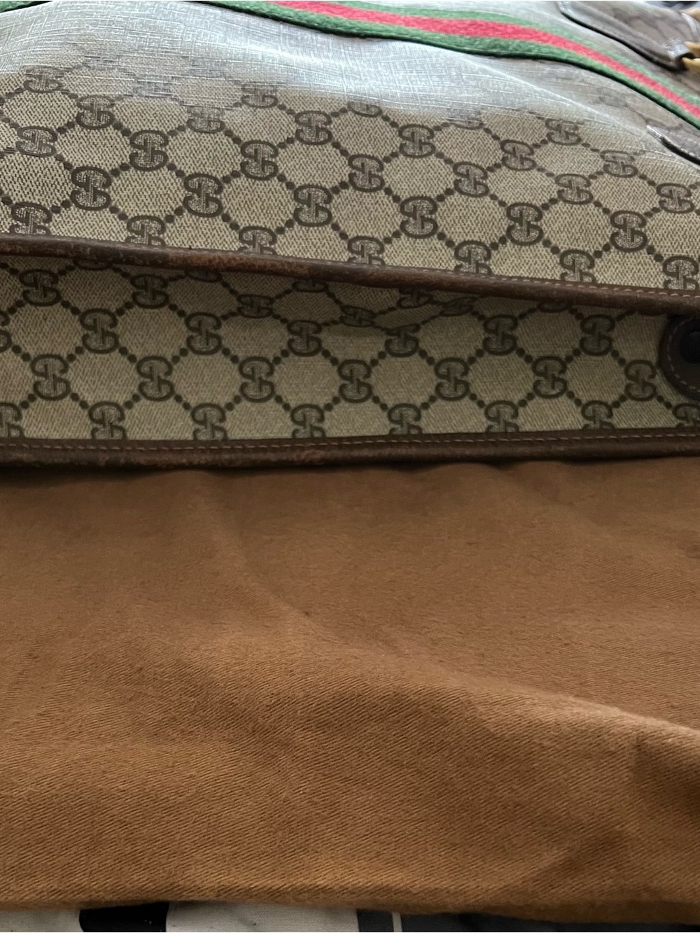 Gucci Beige GG Canvas Tote with Green and Red Web Stripe 16x14x2 inches ! - Picture 14 of 15